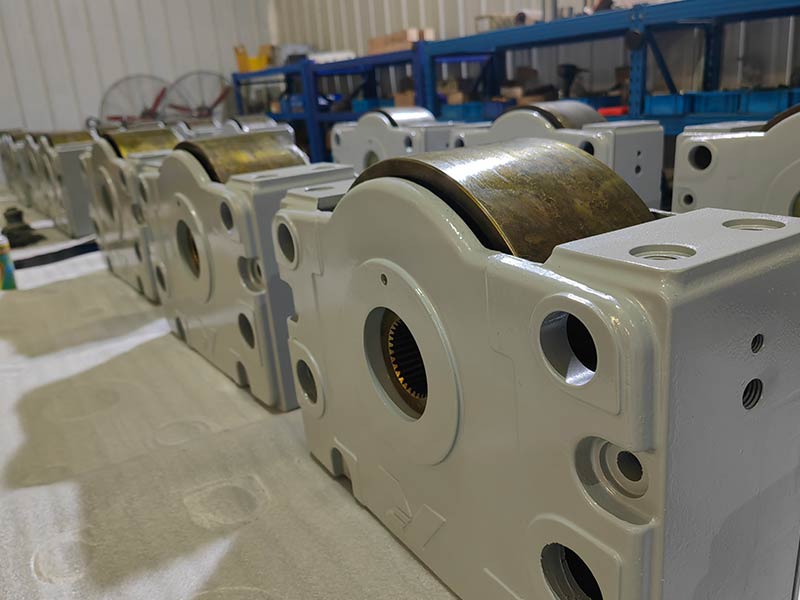 地轨主动滚轮箱